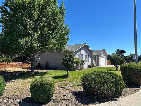 3rd image of 2717 Tahoma Ave