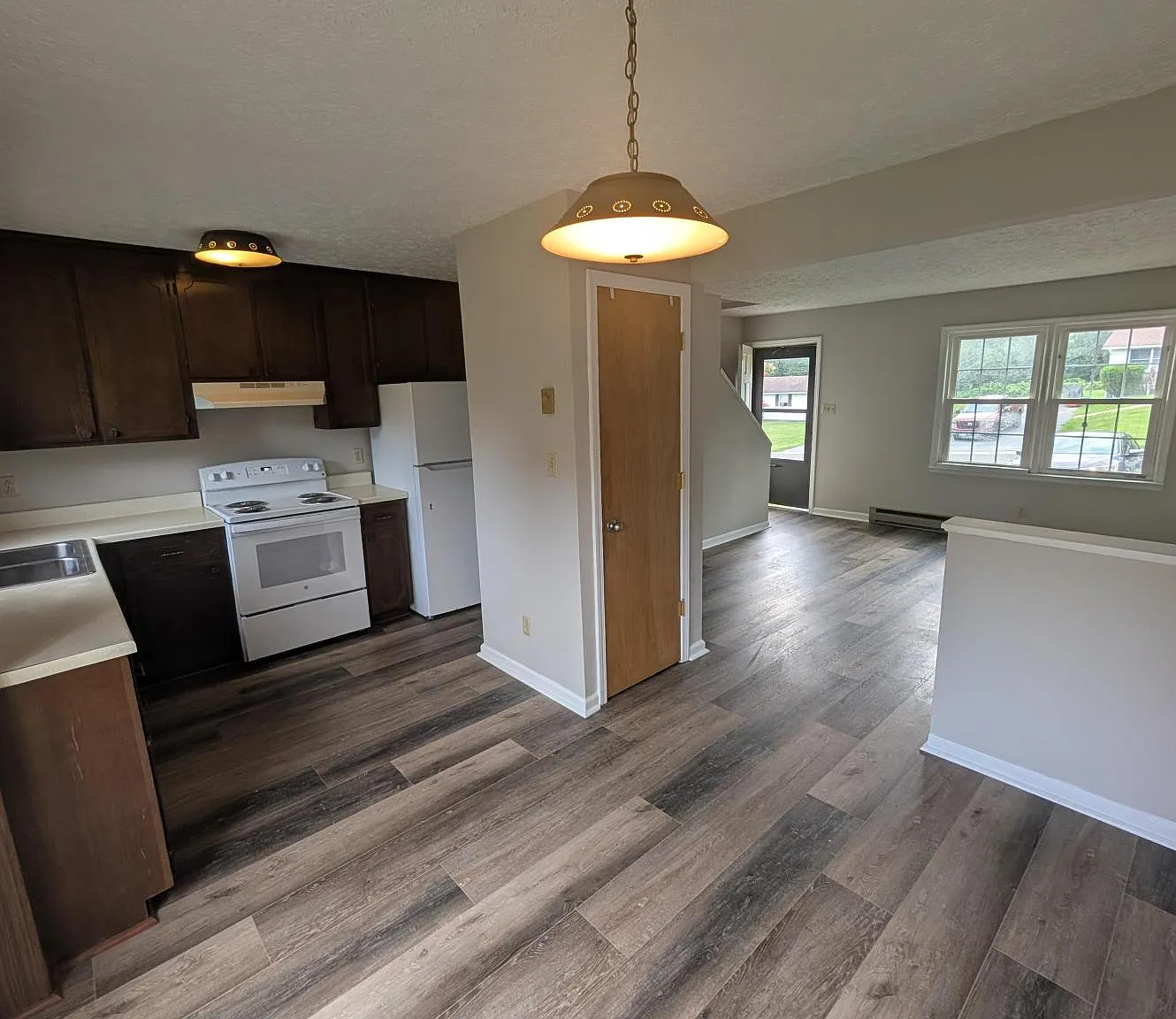 2 bed, $1,000 — Photo 2