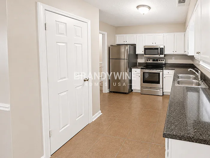 8042 Port Douglas Dr — Photo 6