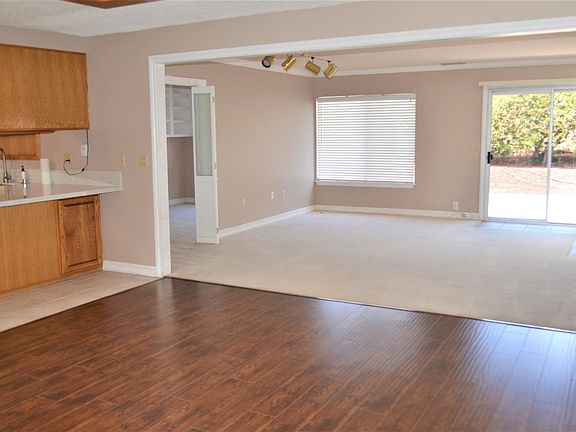 3rd image of 17363 Bernardo Oaks Dr