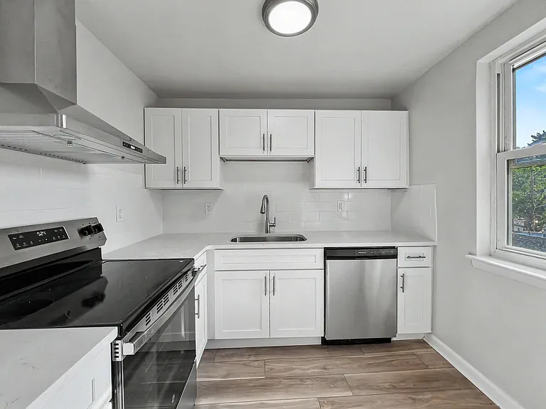 8 Midland Rd — Photo 6