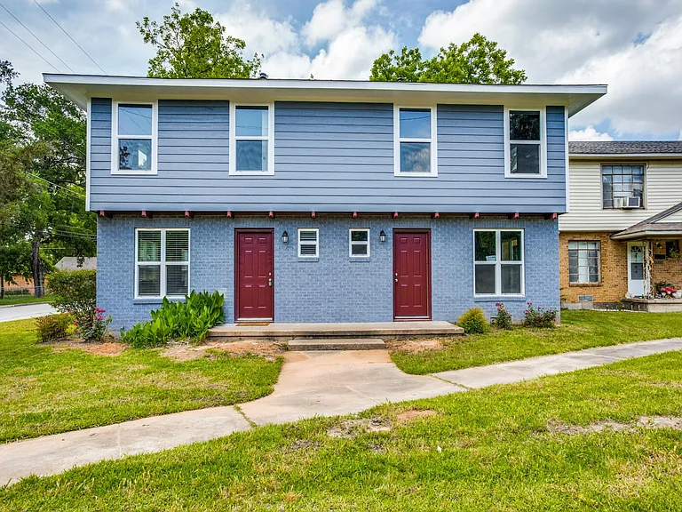1231 W Morton St — Photo 1