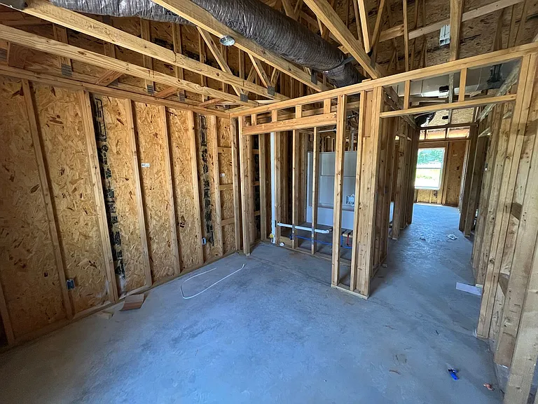 211 N And South Rd — Photo 10