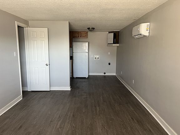 3rd image of 112 Sweetland Dr #4