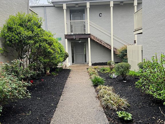 3rd image of 1935 Gardiner Ln APT C42