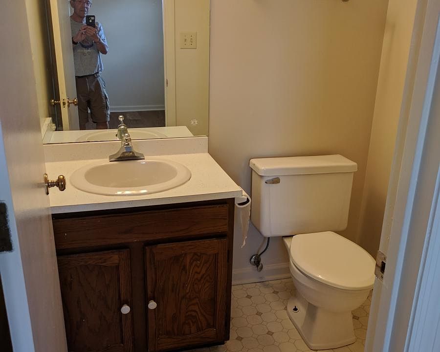 1/2 Bath off Master Bedroom