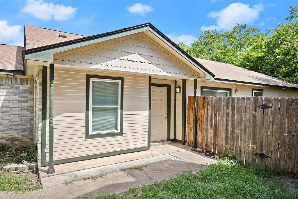 13309 Saddlebrook Trl — Photo 1