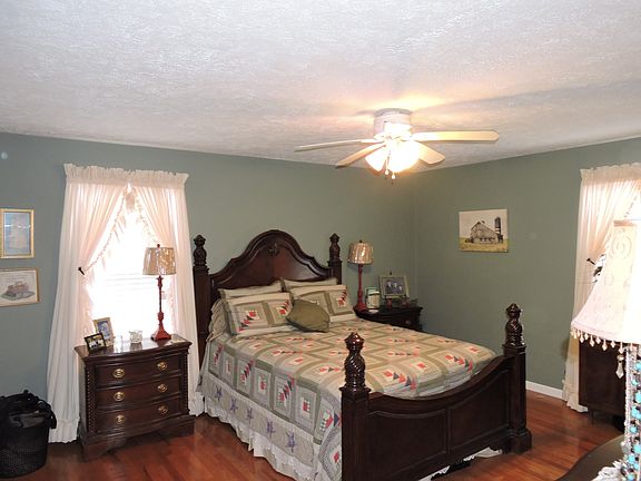 3rd image of 172 Blackberry Ln
