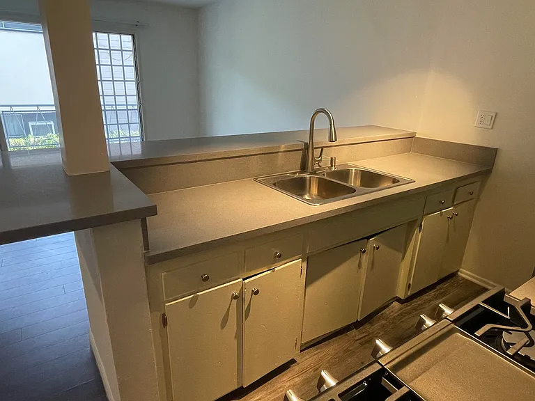 1124 N Clark St #3 — Photo 7