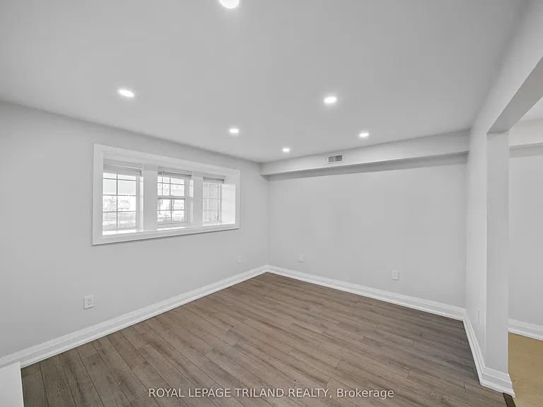 15 Balmoral Ave S #4 — Photo 20