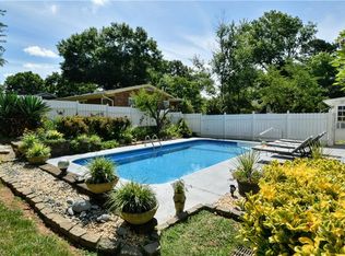 2701 London Ln, Winston Salem, NC 27103