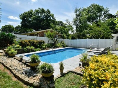 2701 London Ln, Winston Salem, NC, 27103