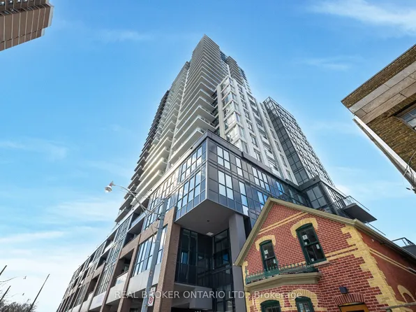 286 Main St #2602, Toronto, ON M4C 0B3