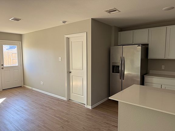 4th image of 1500 Twilight Green Dr