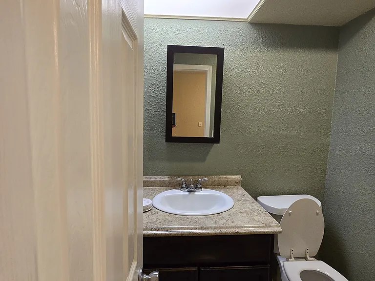 18 Bentree Ln #403 — Photo 34