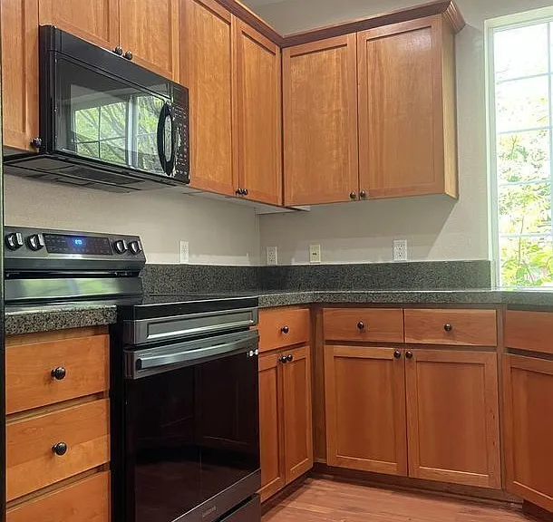 1008 SE Bacarra St — Photo 10