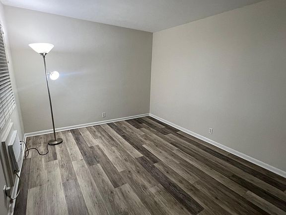 4th image of 800 Beach Dr NE APT 6