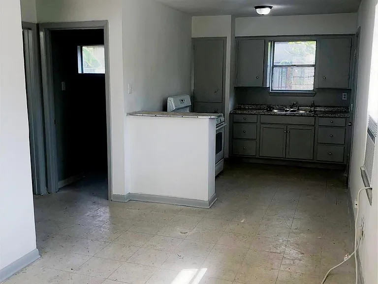 404 James St — Photo 4