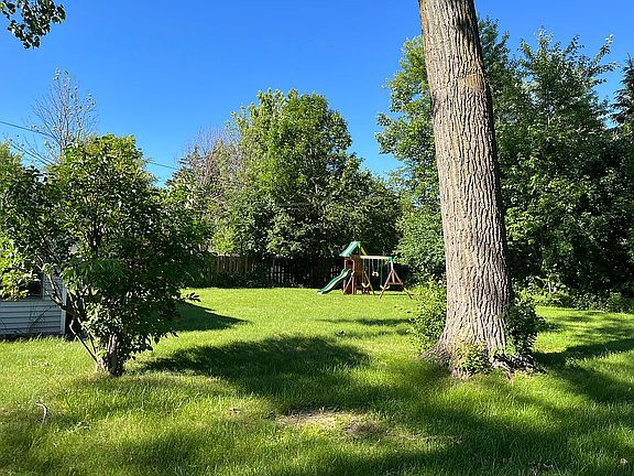 3rd image of 230 Huxley Dr