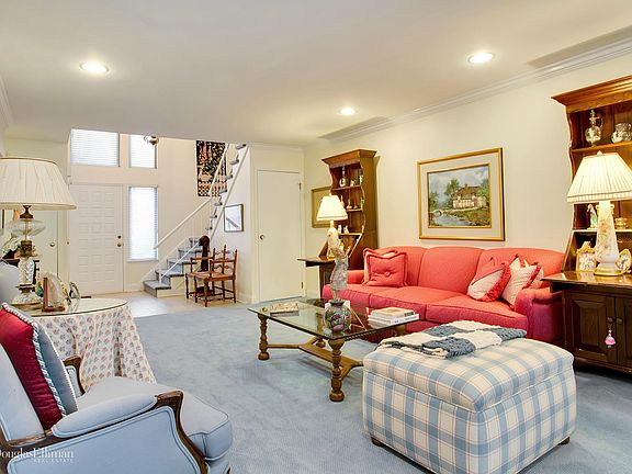 3rd image of 29 Club House Ct