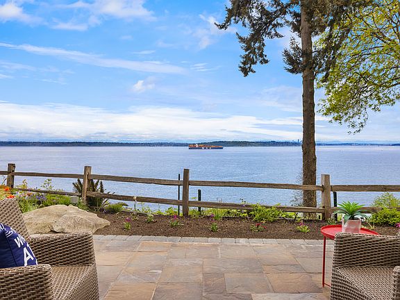 Views of the Sound, Cascades, and shipping lanes.