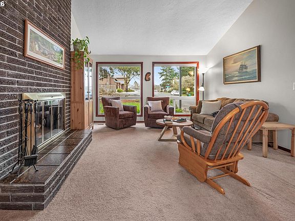 5th image of 8825 SW Sorrento Rd