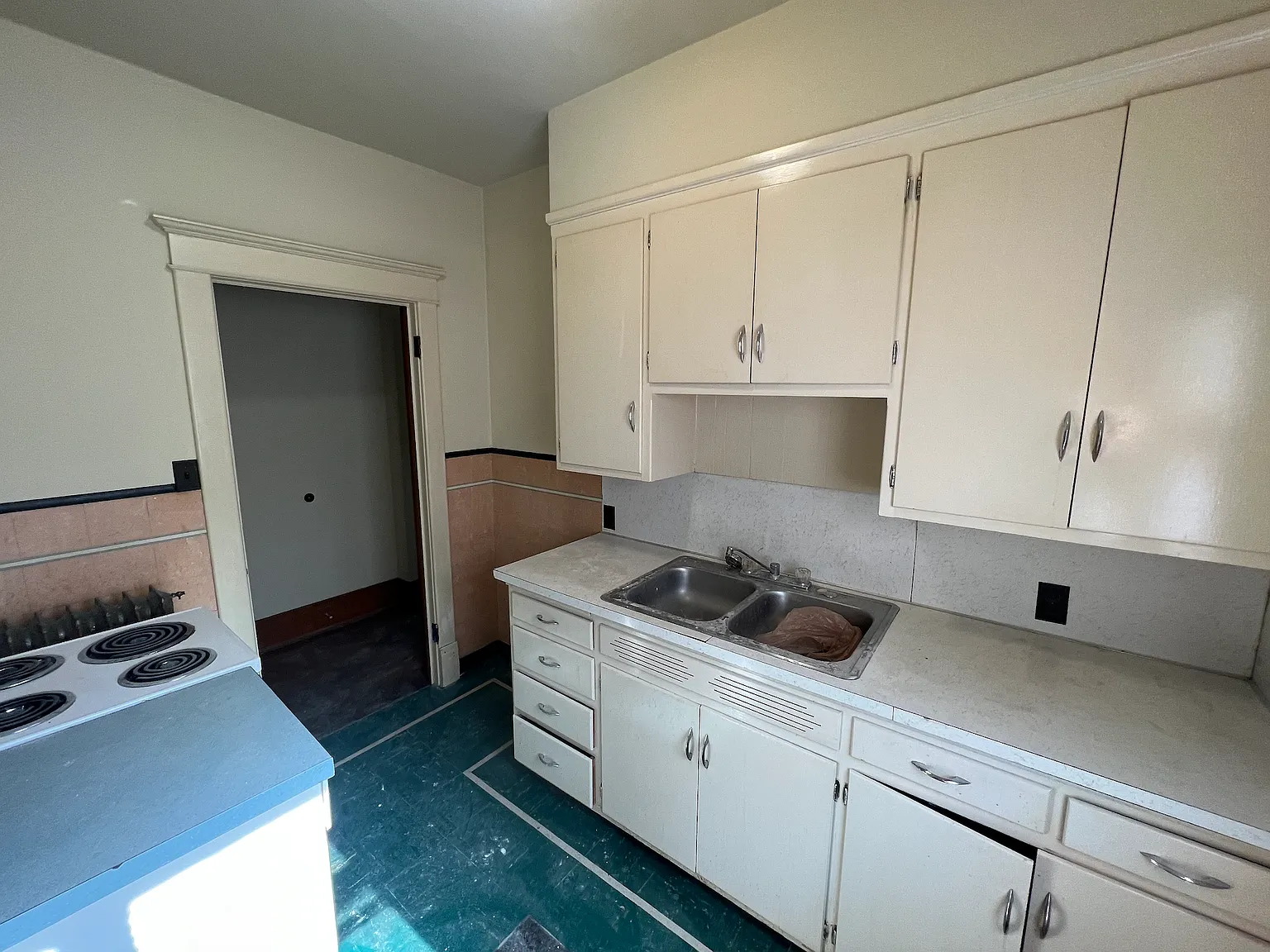 Studio, $885 — Photo 4