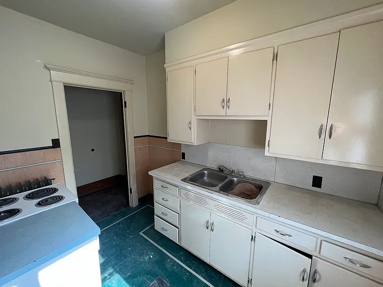 521-523 E 5th St #3 — Photo 4