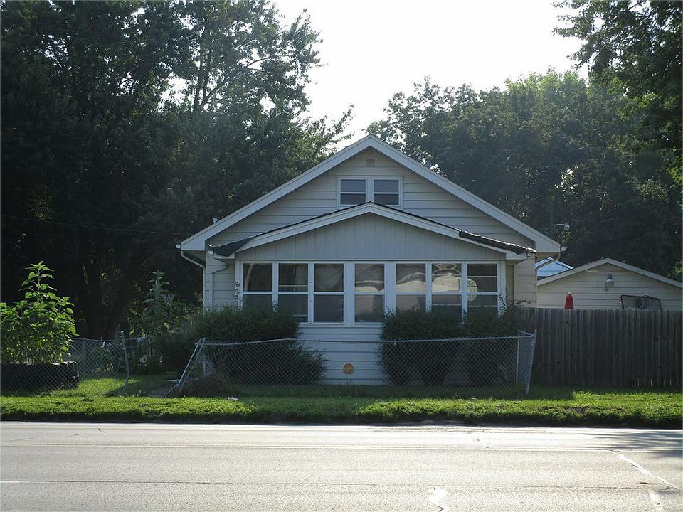 1st image of 822 Broadway St