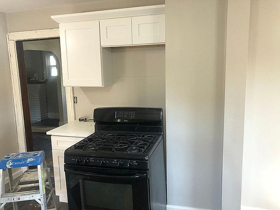 5th image of 585 Glendora Ave