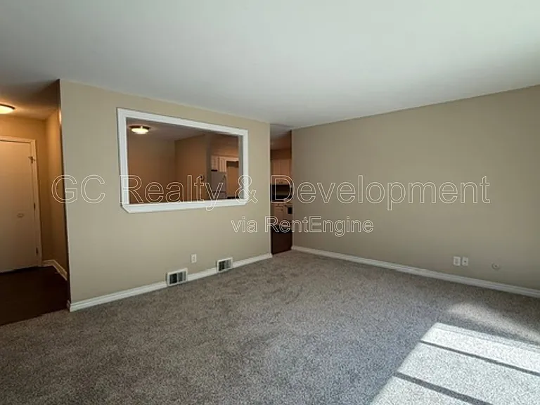 20 Simpson St #G — Photo 4