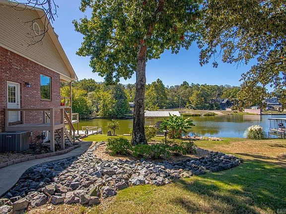 5th image of 107 Four Oaks Ln