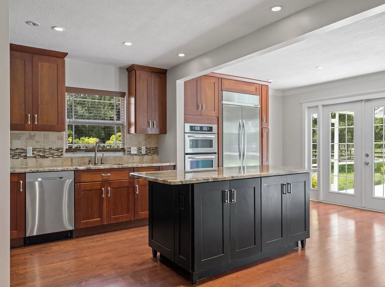4 bed, 3200 sqft, $7,900 — Photo 3