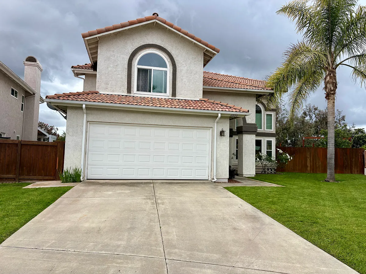 Building Photo - 2033 Wedgewood Dr