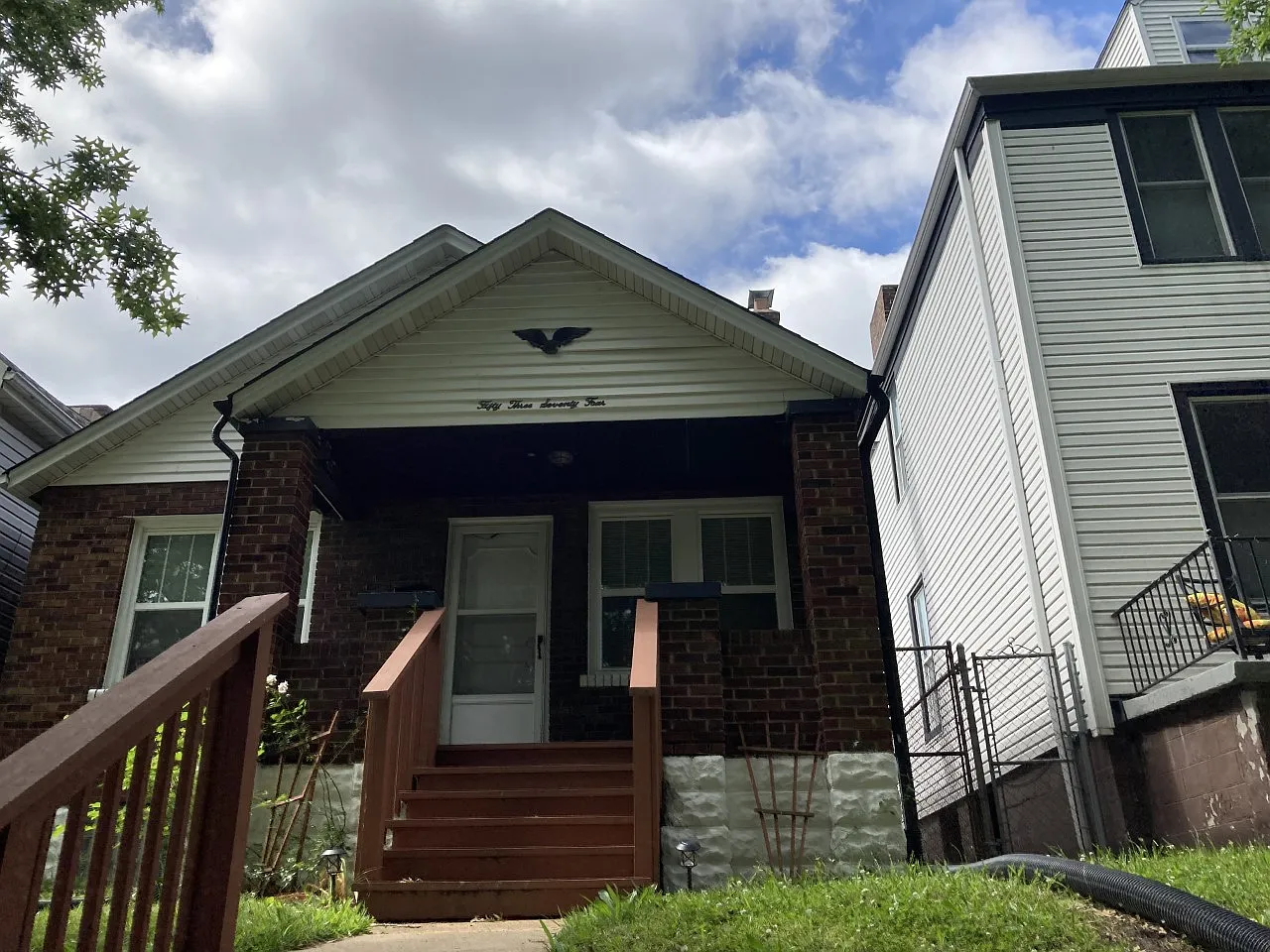 2 bed, 930 sqft, $1,775 — Photo 1