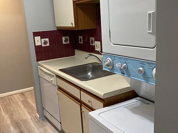 3rd image of 1533 Colonial Dr APT 204