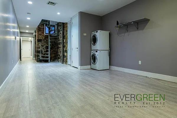 Rented by ERNY LLC | media 35