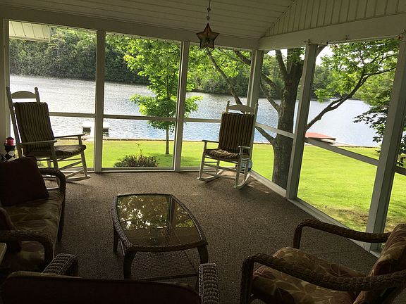 Screened in porch/deck