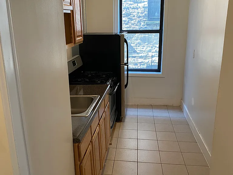 181 W 238th St #35W — Photo 2