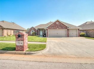 704 Vickery Ave, Yukon, OK 73099