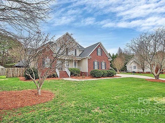 3rd image of 5212 Hickory Knoll Ln