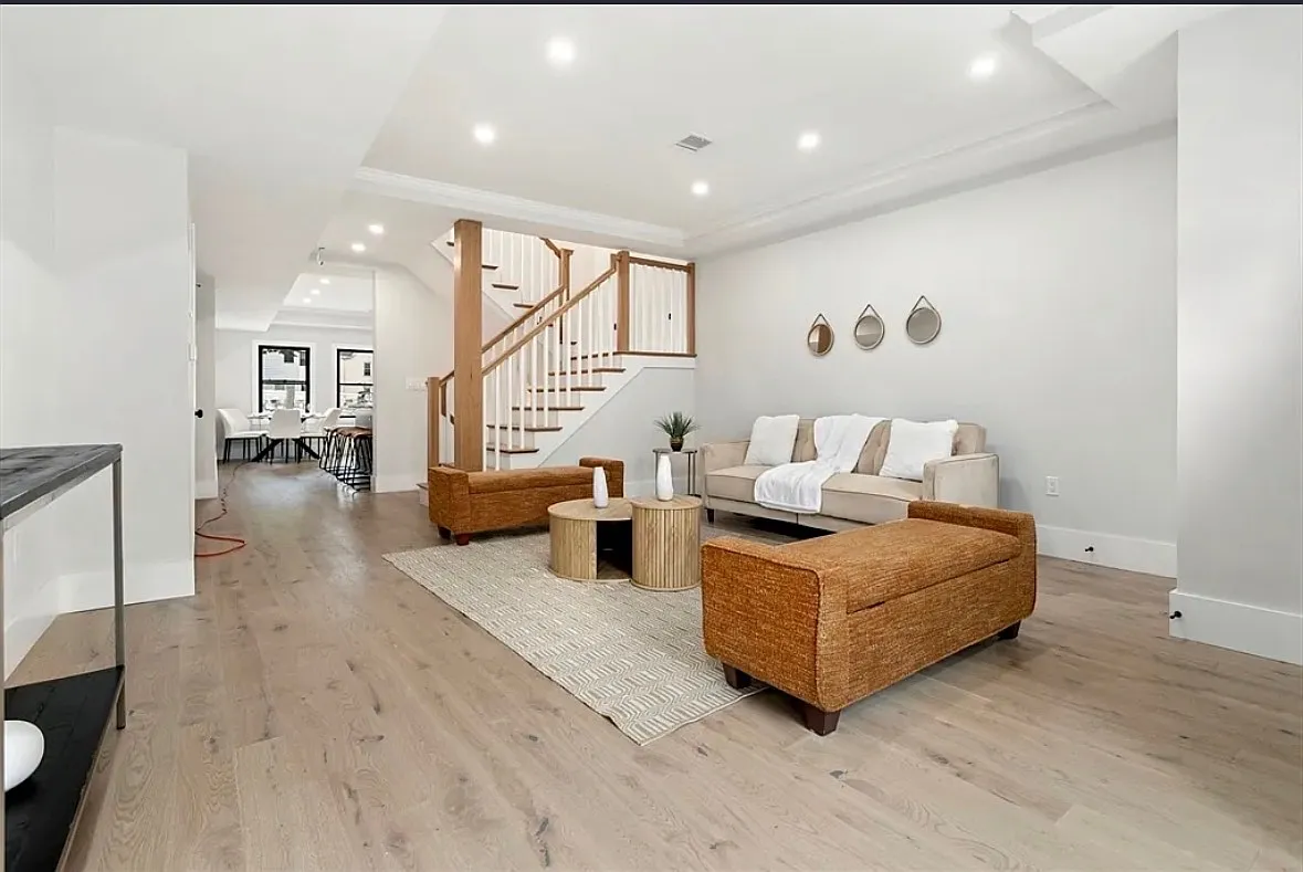 3 bed, 3.5 bath, 1895 sqft, $5,650 — Photo 3
