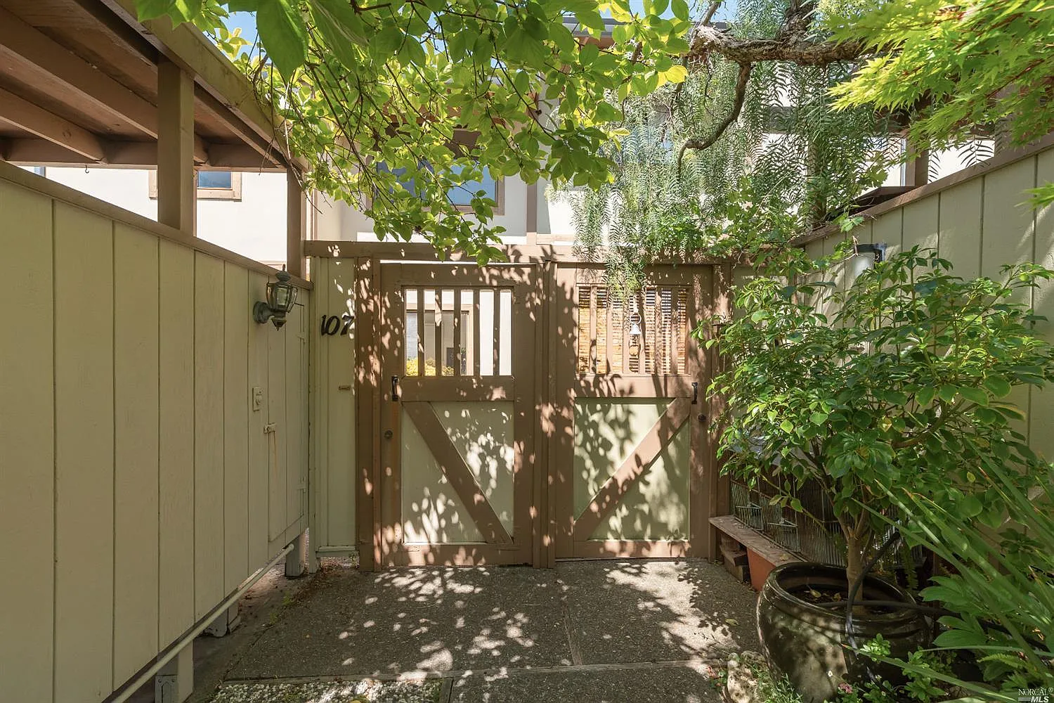 107 Sylvia Way photo 1