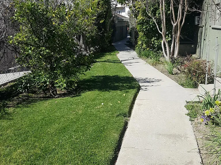 4419 Ledge Ave — Photo 6