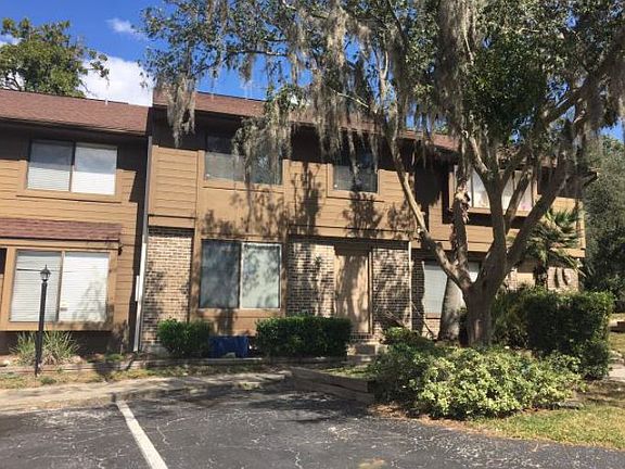 2nd image of 4920 Silver Oaks Vlg