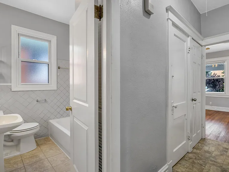 1223 Gruner Pl — Photo 15