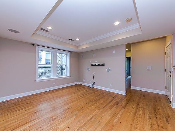 4th image of 6109 N Claremont Ave APT 3