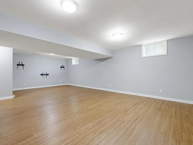 2128 Roswell Dr — Photo 23