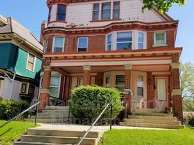 3113 W McKinley Blvd