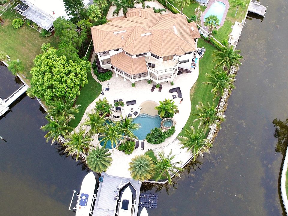1st image of 146 Carlyle Dr